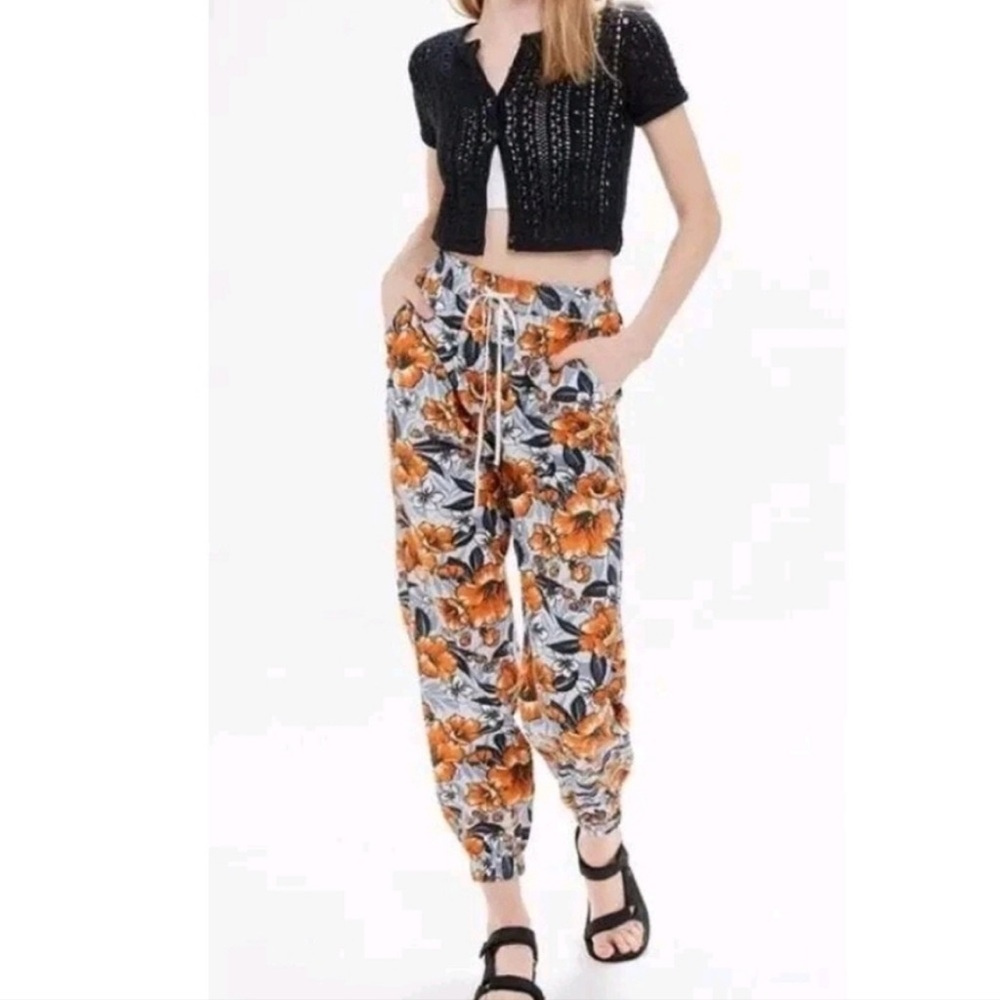 Urban outfitters Floral Hibiscus Print Joggers Pants Size Small